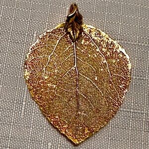 ✨🍃 Tiny Leaf, Major Golden Goddess Energy 🍃✨